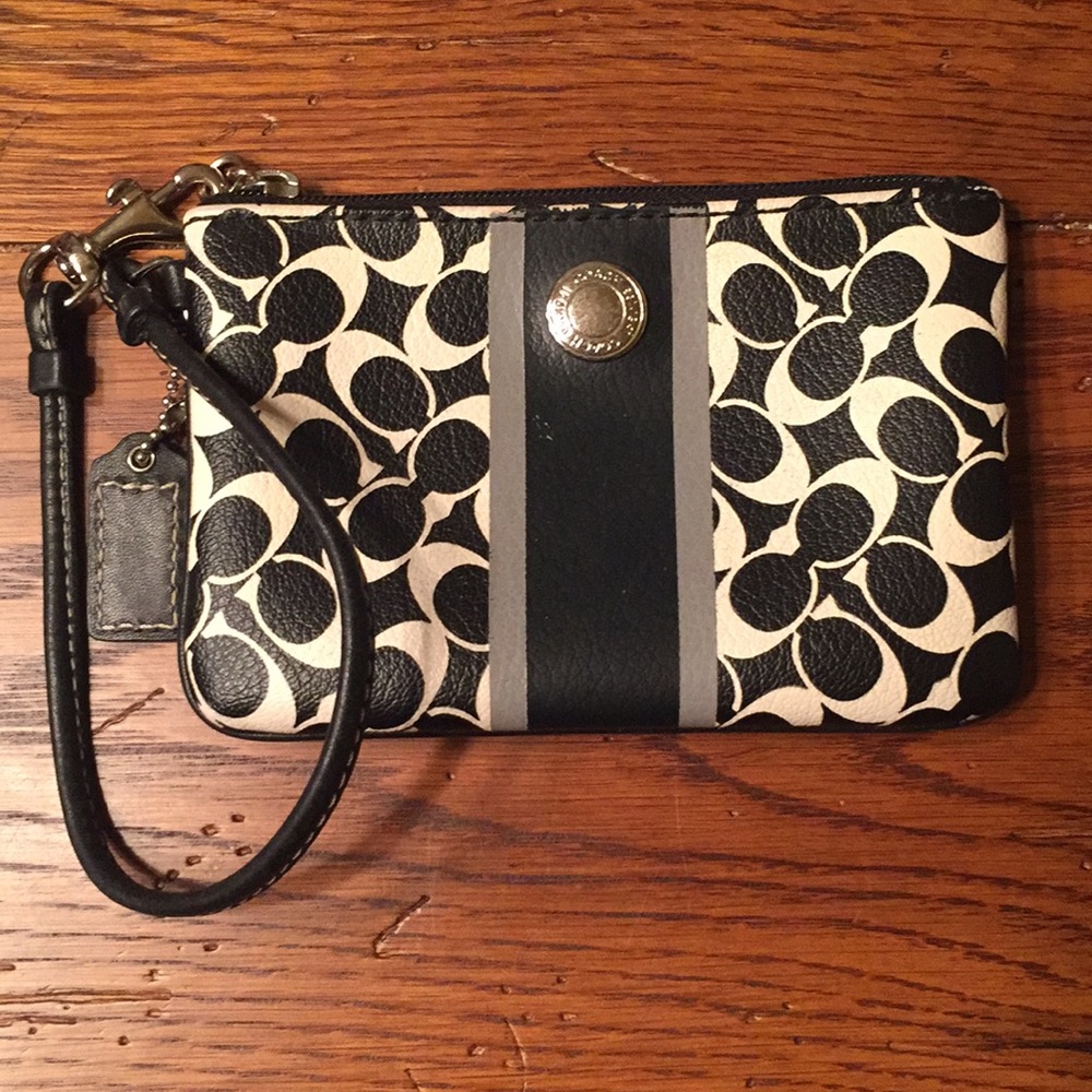 💥Coach wristlet💥